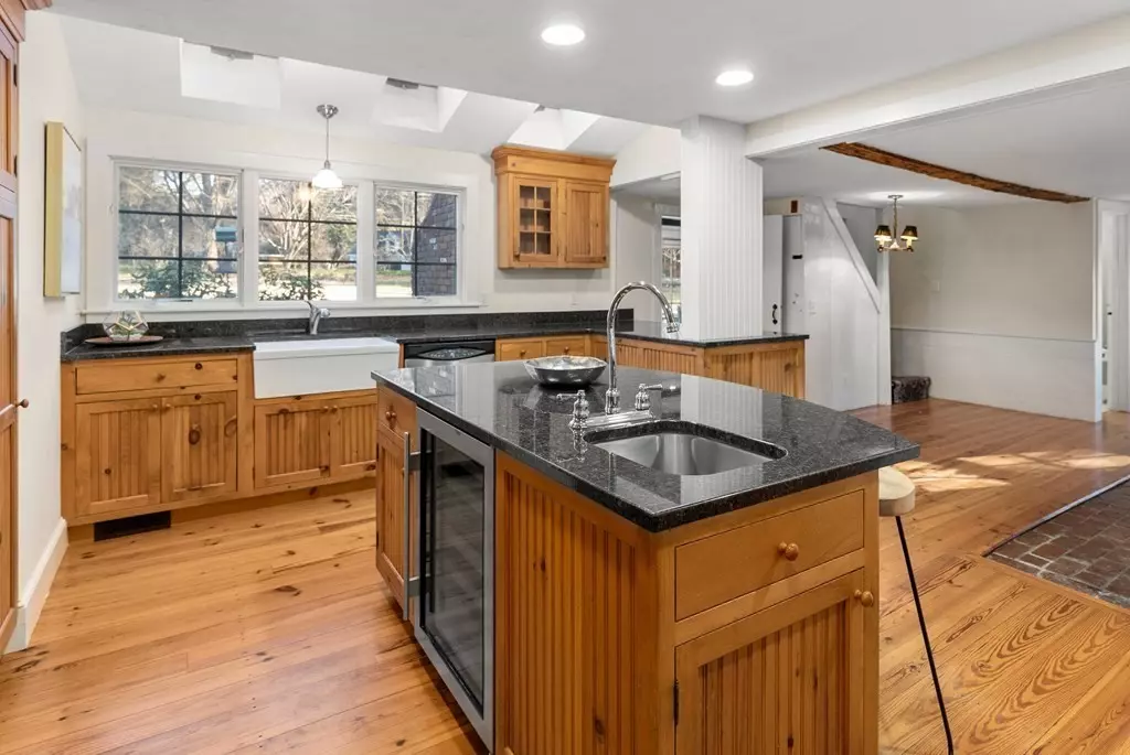 Wellesley, MA 02482,122 Great Plain Ave