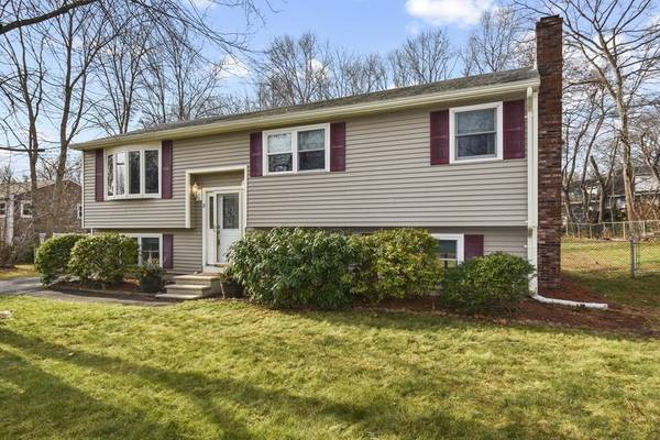 3 Temple Dr, Methuen, MA 01844