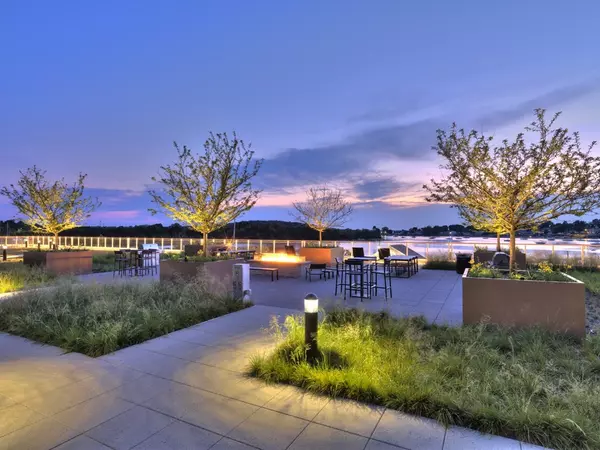 Hingham, MA 02043,10 Shipyard Drive #315