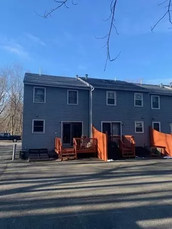 Dracut, MA 01826,801 Robbins Avenue #1