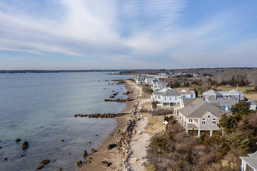 10 W Silver Shell Ave, Mattapoisett, MA 02739