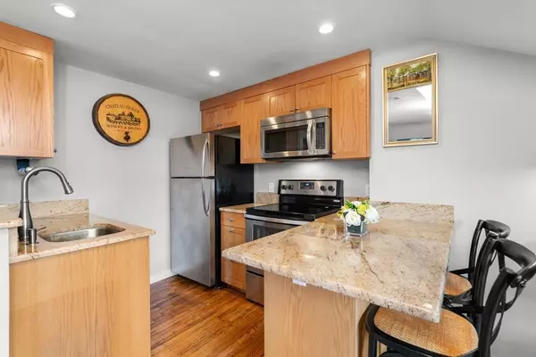Boston, MA 02114,75 Charles St #5B
