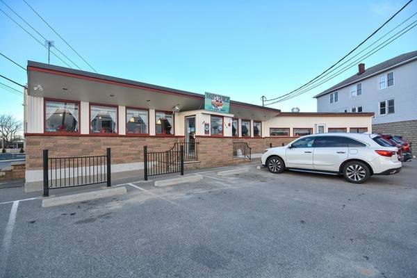 378-380 Taunton Ave, East Providence, RI 02914