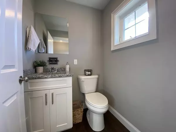 Lakeville, MA 02347,73 Riverside Dr #73
