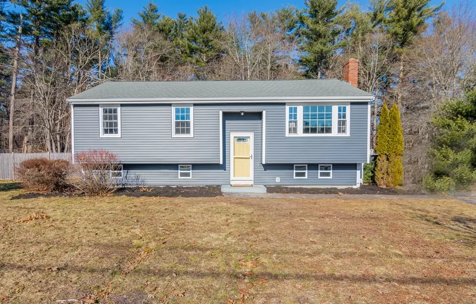 207 Gorwin Dr, Hanson, MA 02341