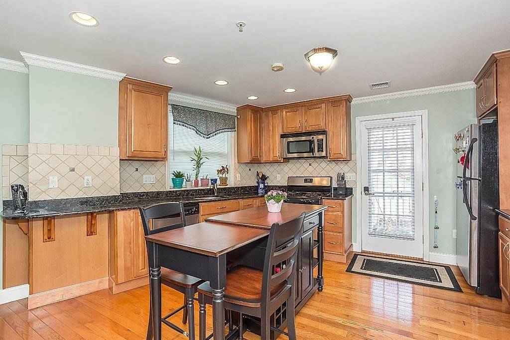 Medford, MA 02155,159 Harvard Street #2L