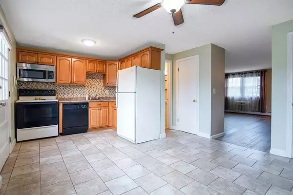 Agawam, MA 01001,418 Meadow St #A2