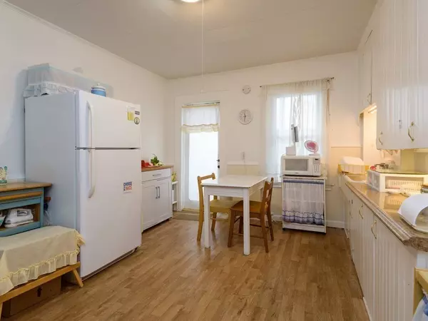 Webster, MA 01570,4 Spring St