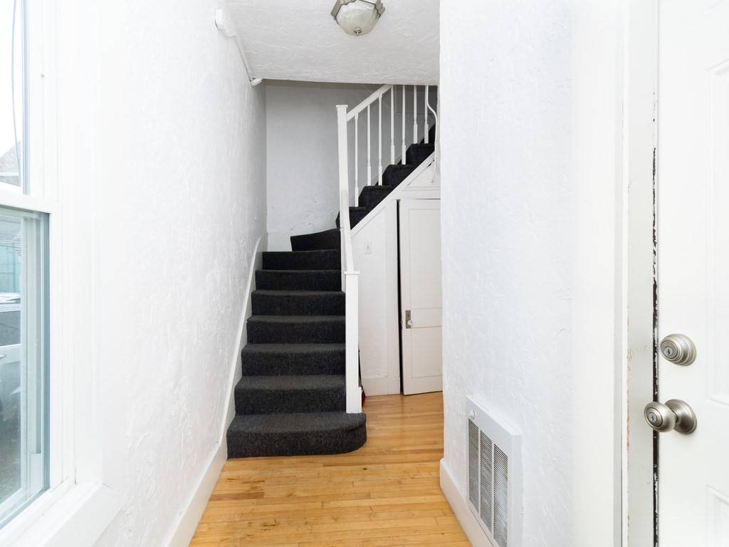 Medford, MA 02155,20 Hicks Avenue #1