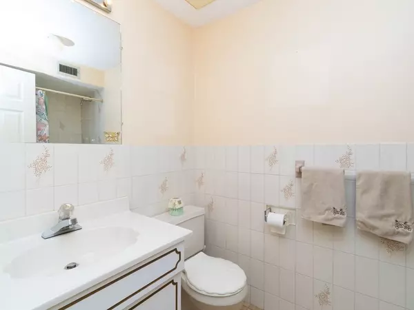 Saugus, MA 01906,135 Forest St #W4