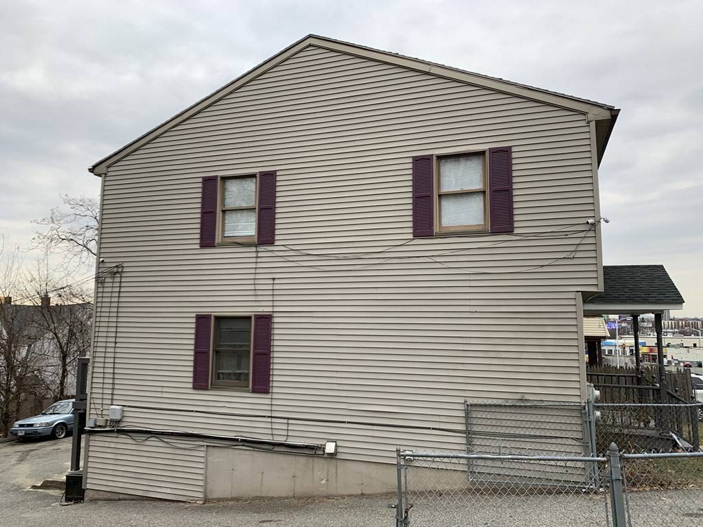 Springfield, MA 01108,42-44 Longhill St