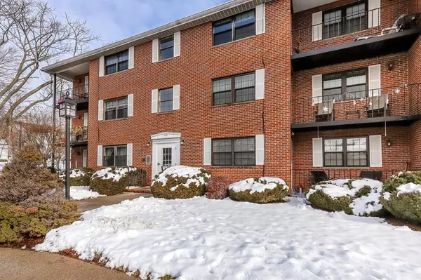 360 Neponset St #709, Canton, MA 02021