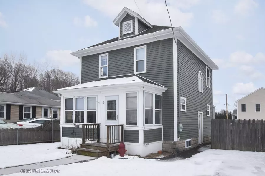 10 Lenox St, Cumberland, RI 02864