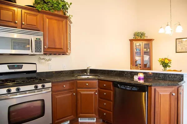 Agawam, MA 01001,143 Brookfield Ln #143