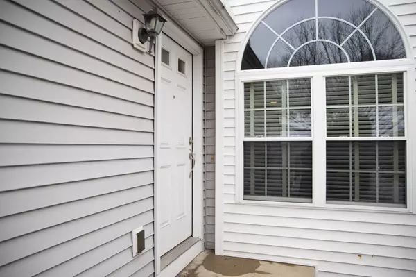 Agawam, MA 01001,143 Brookfield Ln #143