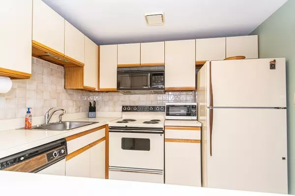 Stoneham, MA 02180,100 Ledgewood Drive #214