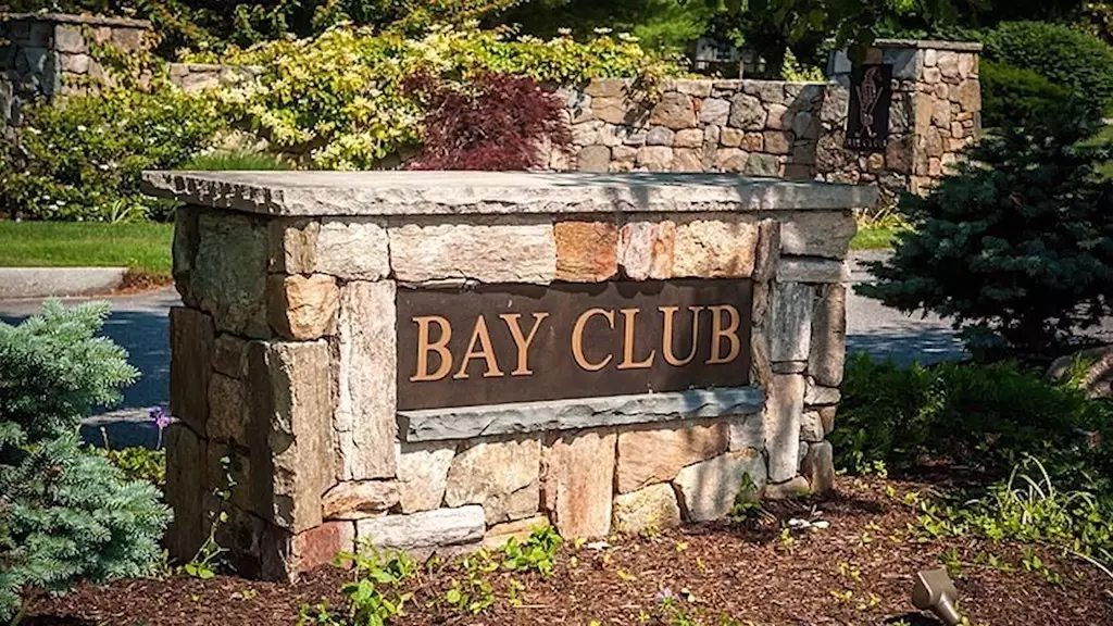 Mattapoisett, MA 02109,83 Shagbark Circle