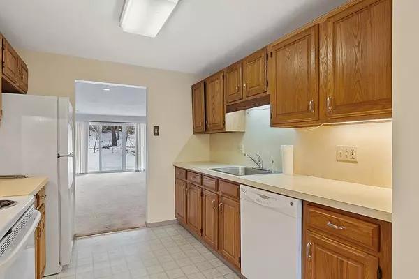 Clinton, MA 01510,600 Ridgefield Cir #C