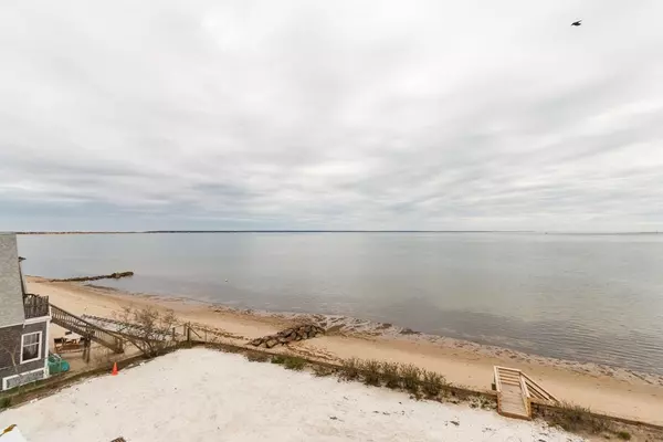 Provincetown, MA 02657,501 Commercial Street #23