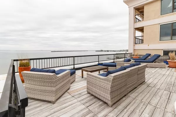 Provincetown, MA 02657,501 Commercial Street #23