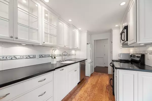 1212 Greendale Ave #319, Needham, MA 02492