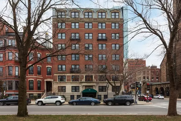 Boston, MA 02116,90 Commonwealth Ave #11