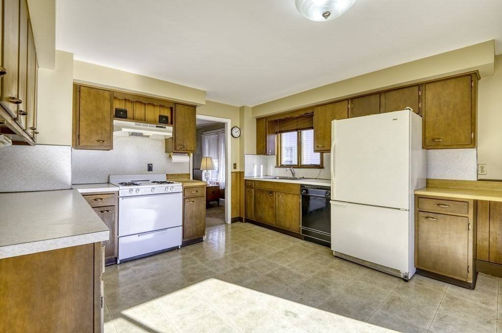 Winchester, MA 01890,8-10 Russell Rd
