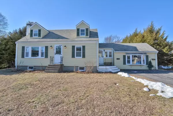 5 Johns Ave, Medfield, MA 02052