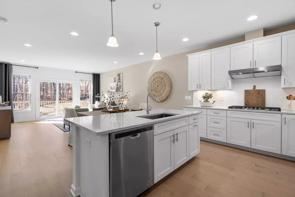 Upton, MA 01568,72 Shannon Way #102