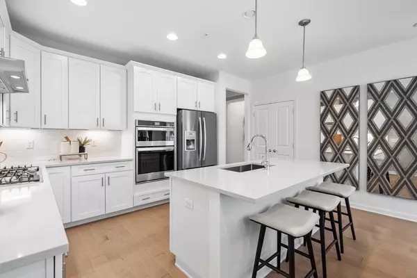 Upton, MA 01568,72 Shannon Way #102