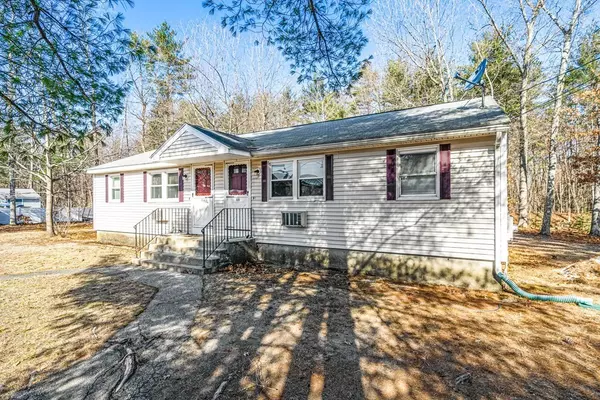 16 Shawnee Rd, Pepperell, MA 01463