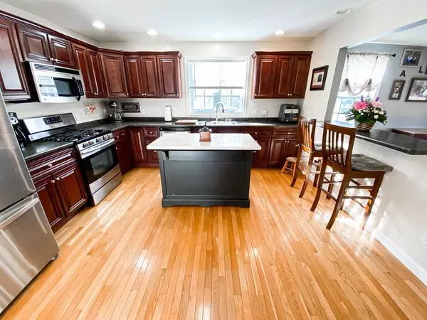 Kingston, NH 03848,8 Kasher Dr #B