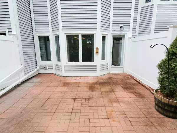 Plymouth, MA 02360,52 Westcliff Dr #52