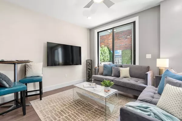 Boston, MA 02114,121 Portland St #803