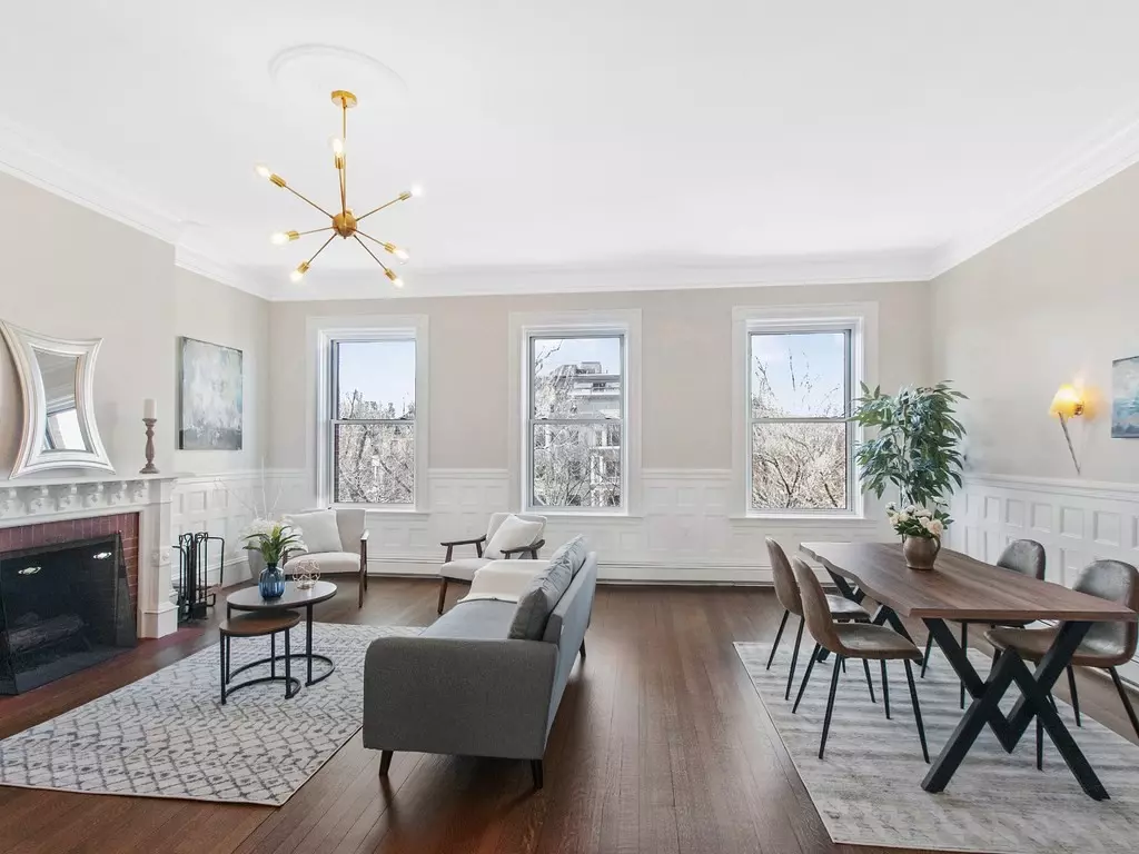 Boston, MA 02116,220 Commonwealth Ave #5