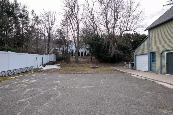 Monson, MA 01057,4 Spring St