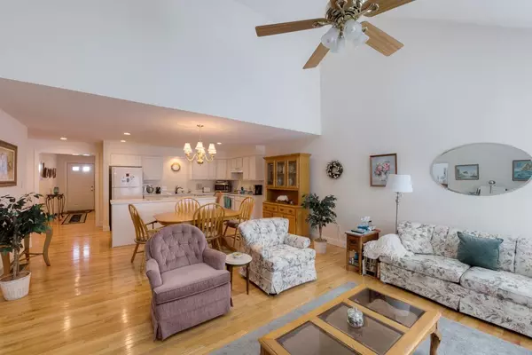 West Boylston, MA 01583,46 Hillside Village Dr #46