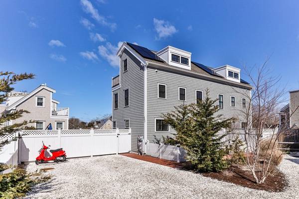 Provincetown, MA 02657,53 West Vine Street #A