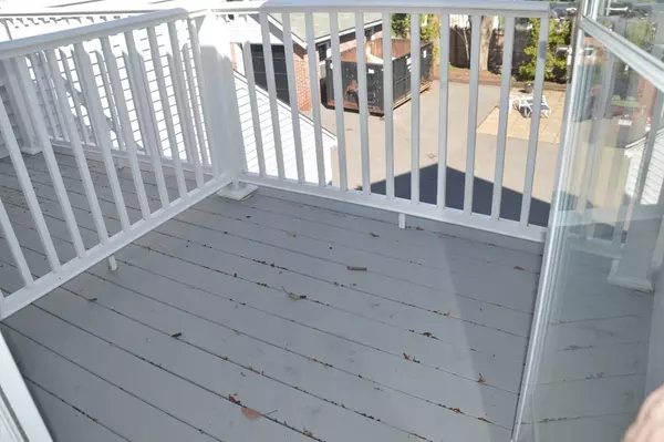 Needham, MA 02492,24 Maple St #24