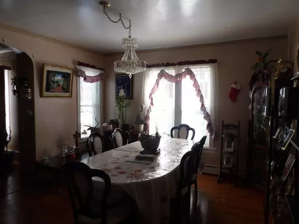 Worcester, MA 01603,24 Crystal St