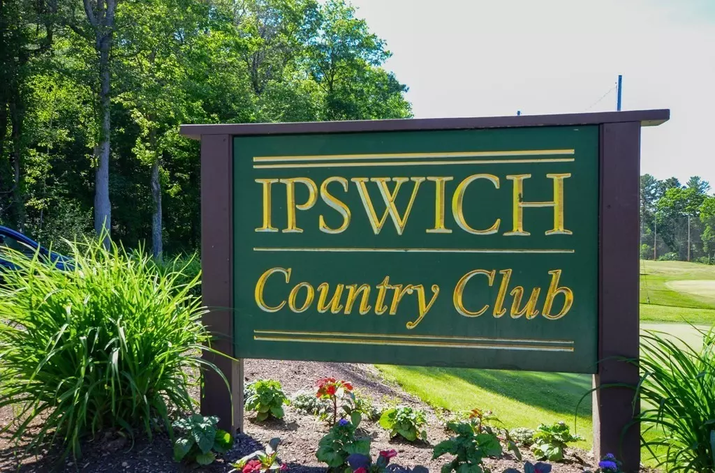 Ipswich, MA 01938,49 Country Club Way