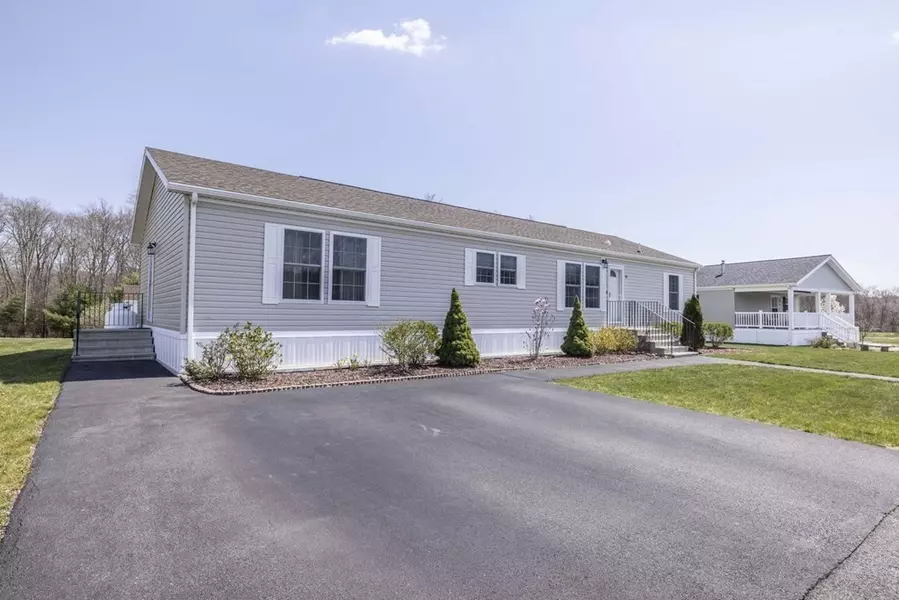 28 Kendall Ct, Raynham, MA 02767