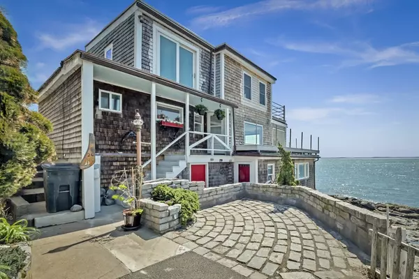 26 Rollins Ave, Nahant, MA 01908