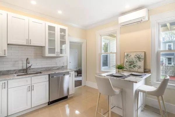 Wakefield, MA 01880,17 Emerson St