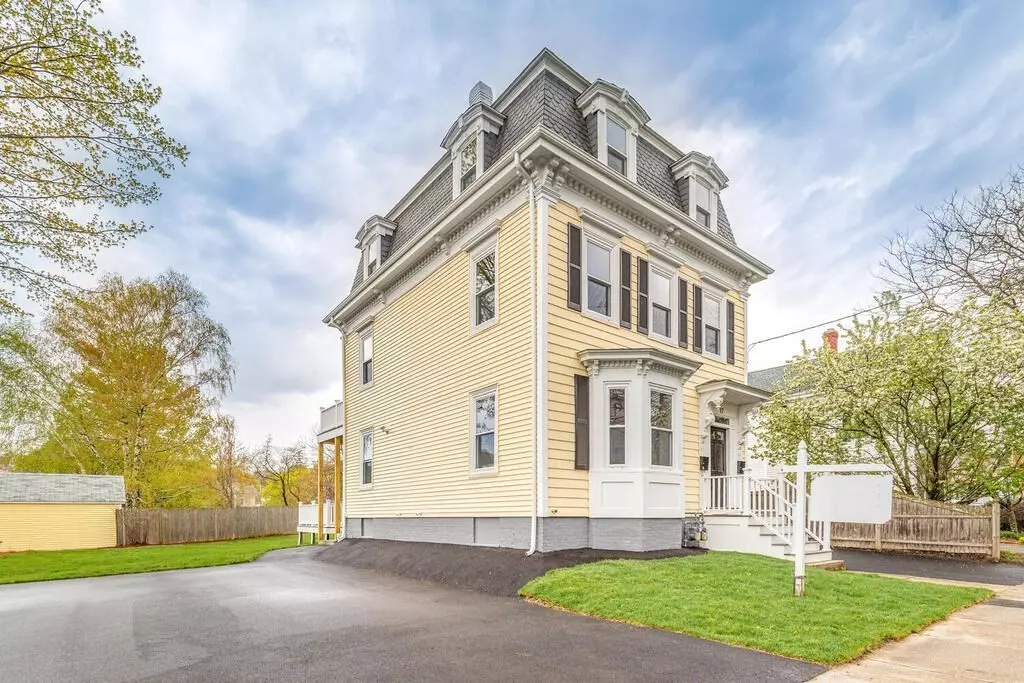 Wakefield, MA 01880,17 Emerson St