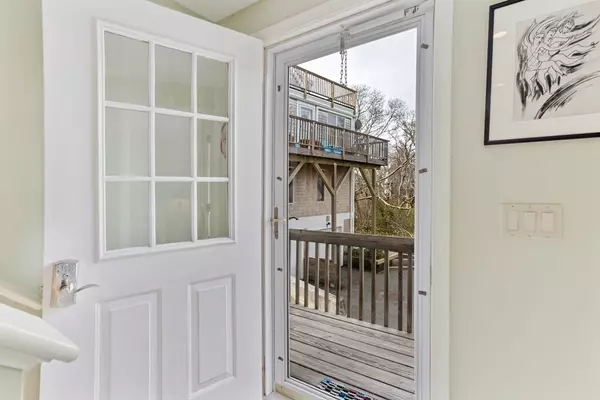 Provincetown, MA 02657,4 Willow Drive #3