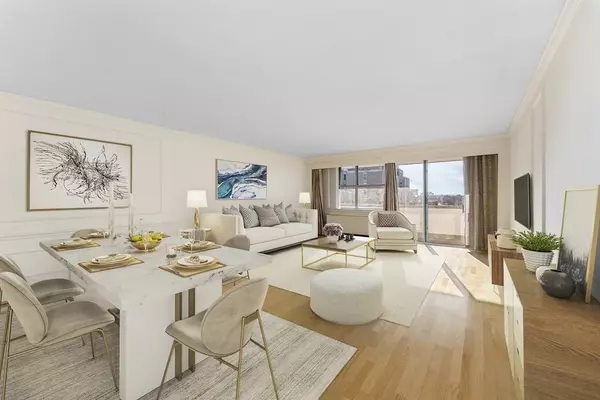 2 Hawthorne Pi #15R, Boston, MA 02114