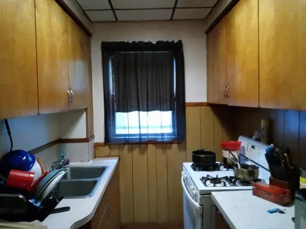 Fall River, MA 02724,347 E Main St