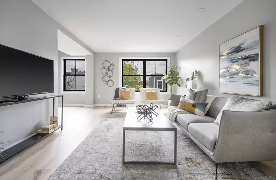 61 Cottage St #2, Boston, MA 02128