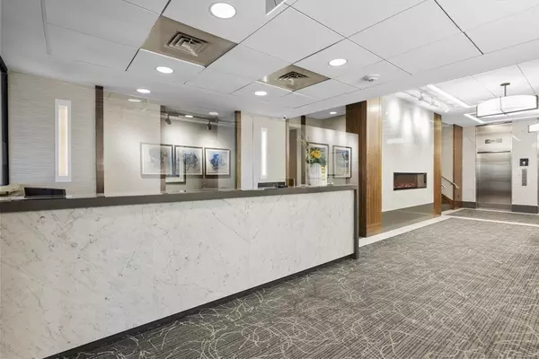 Boston, MA 02114,8 Whittier Pl #24C